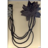Pearl necklace w/3 loops/flower Black